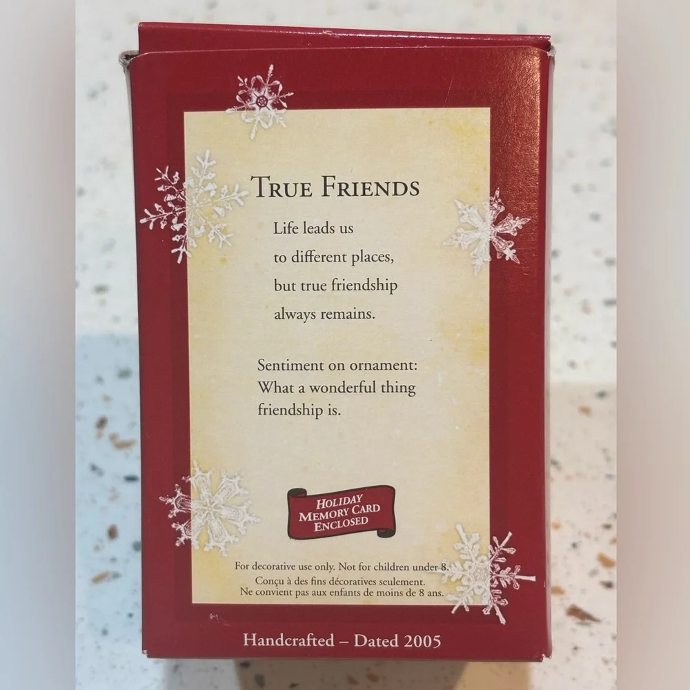 Hallmark Keepsake 2005 “True Friends” Ornament – Winnie the‎ Pooh & Piglet
